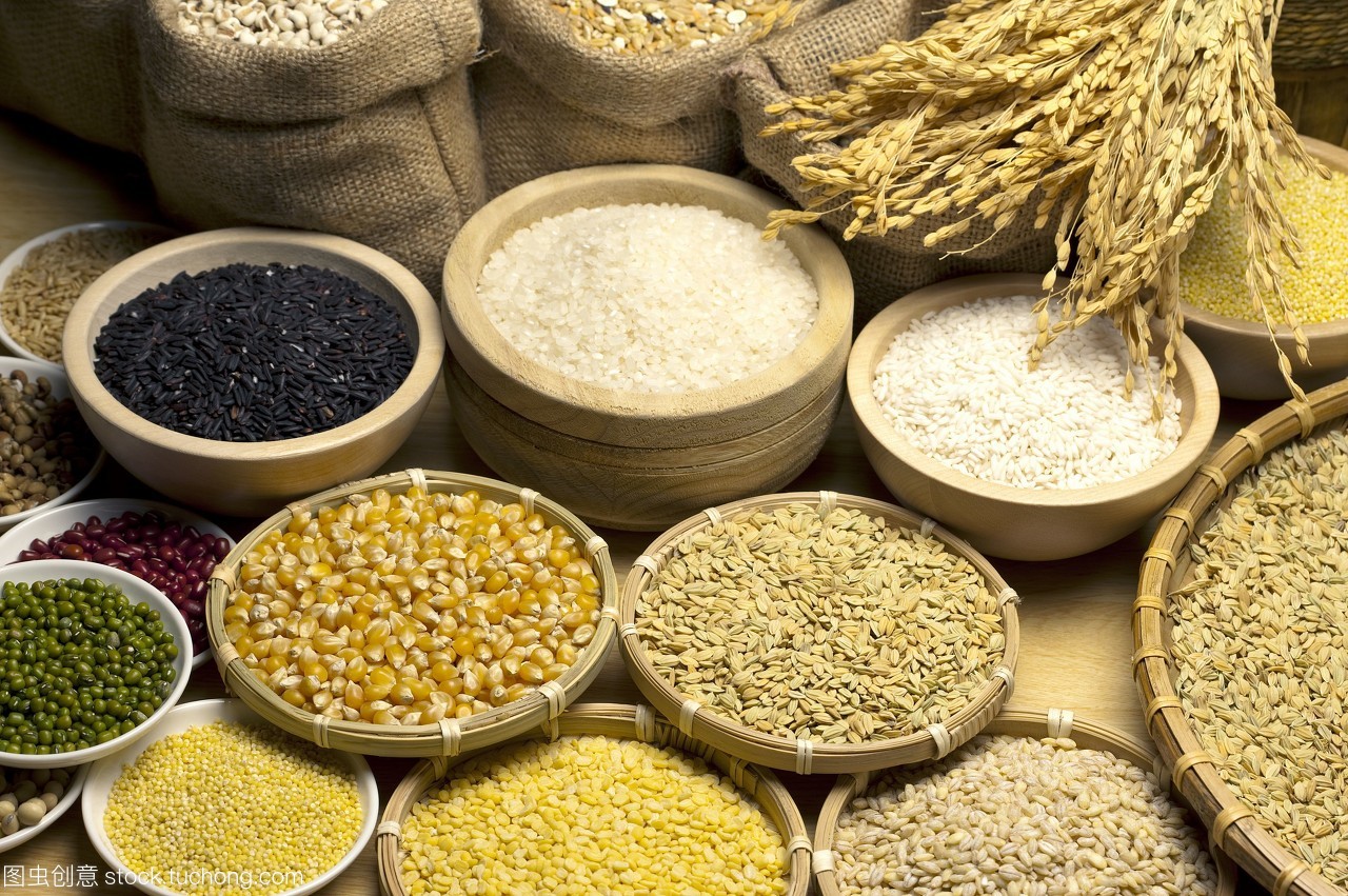 美食蔬果,food,nobody,變異,谷類植物,食品,谷類食品,米,影棚拍攝,成份,粗麻衣服,充足,茶碟,健康食物,麻布袋,原材料,彩色圖片,攝影,飲食,新鮮,多樣,large group of objects,稻米,糯米,靜物,小米,綠豆,谷物農(nóng)作物,大麥,玉米,稻榖,黑糯米,無(wú)人,室內(nèi),特寫(xiě),影像,彩圖,健康飲食,creative series,營(yíng)養(yǎng),橫圖,棚內(nèi)拍攝,選擇,數(shù)碼,多樣的,大量,谷物加工品,飯碗,植物,碗,麻布,健康,谷物,圓形,稻穗,corn,雜糧,容器,竹篩,布袋,五谷雜糧,ric