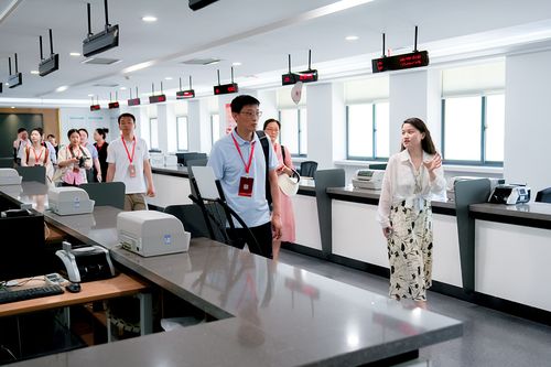 鄭州升達經(jīng)貿(mào)管理學院 教育與產(chǎn)業(yè)雙向奔赴，推動服裝銷售領(lǐng)域高質(zhì)量發(fā)展